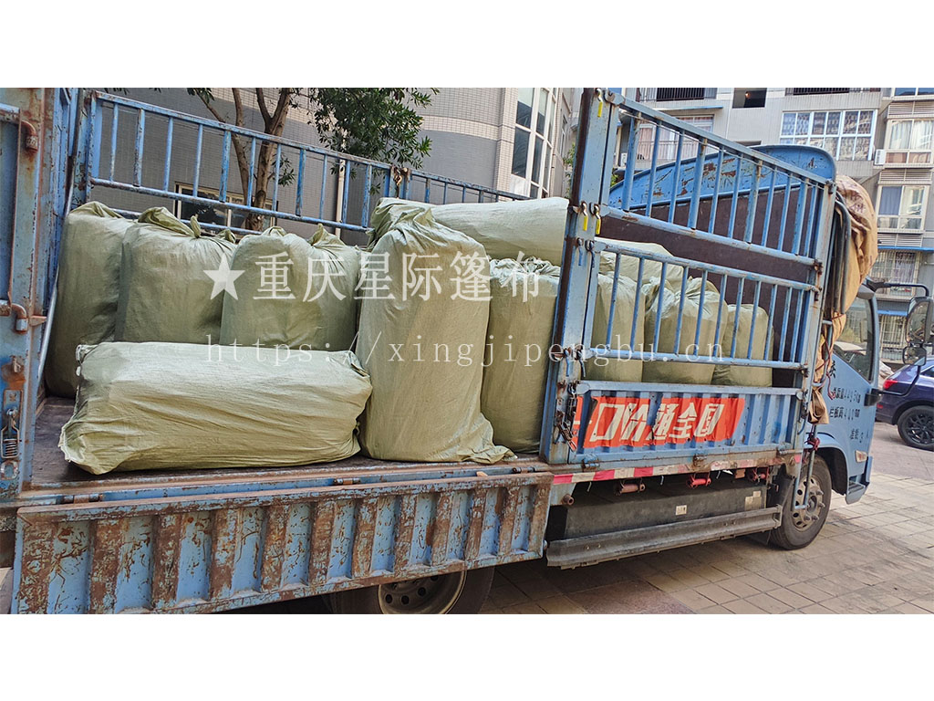 重庆鼎光鑫篷布厂与万枢嘉科技签订10W平米优质防雨布刀刮布供货合同